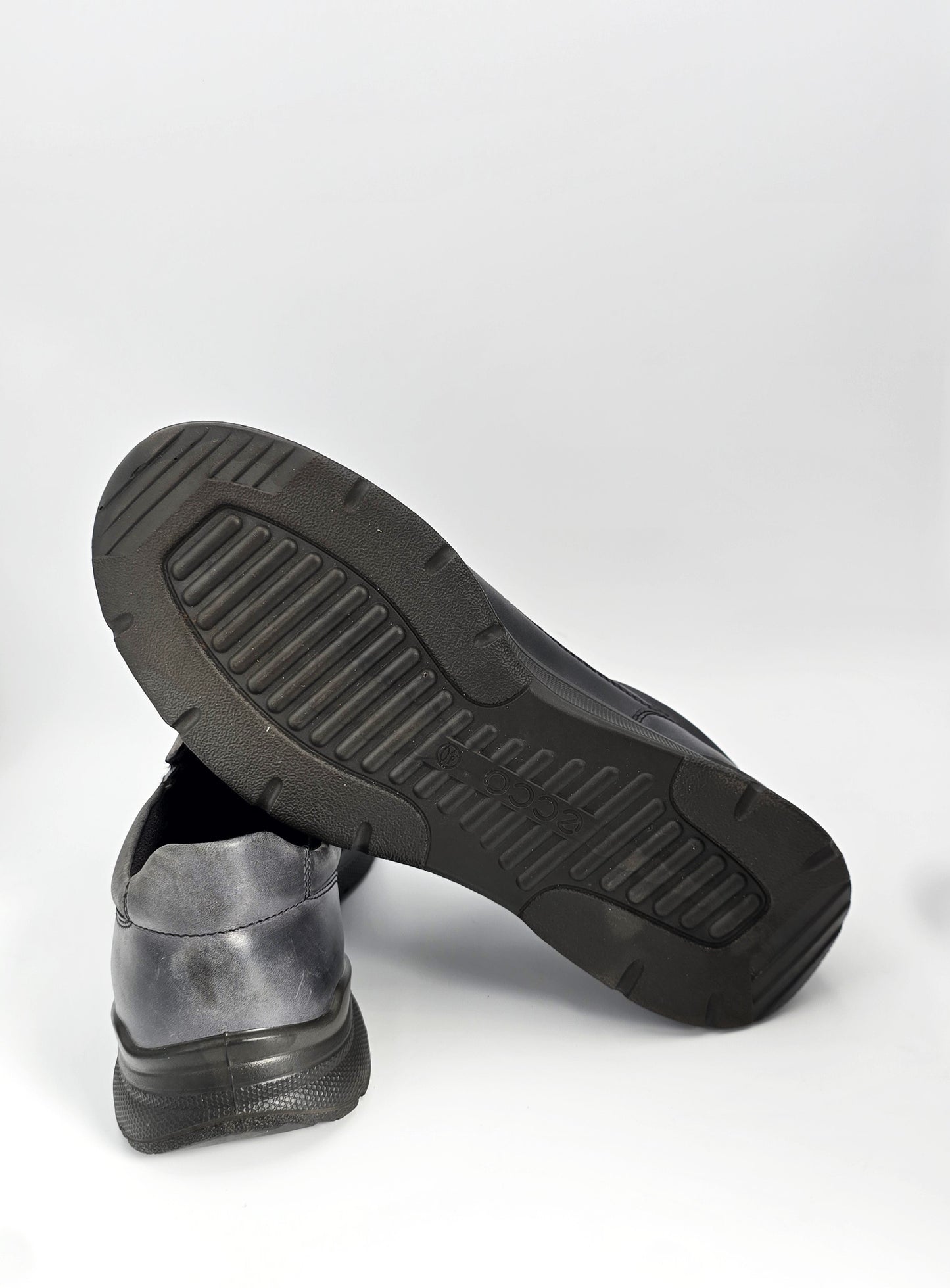 Ecco Damen Slipper Schwarz Leder – Komfort Halbschuhe (Gr. 40)