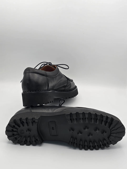 Schwarzer Schnürschuh mit Profilsohle, nachhaltige Mode, Damen oder Herren Schuhe