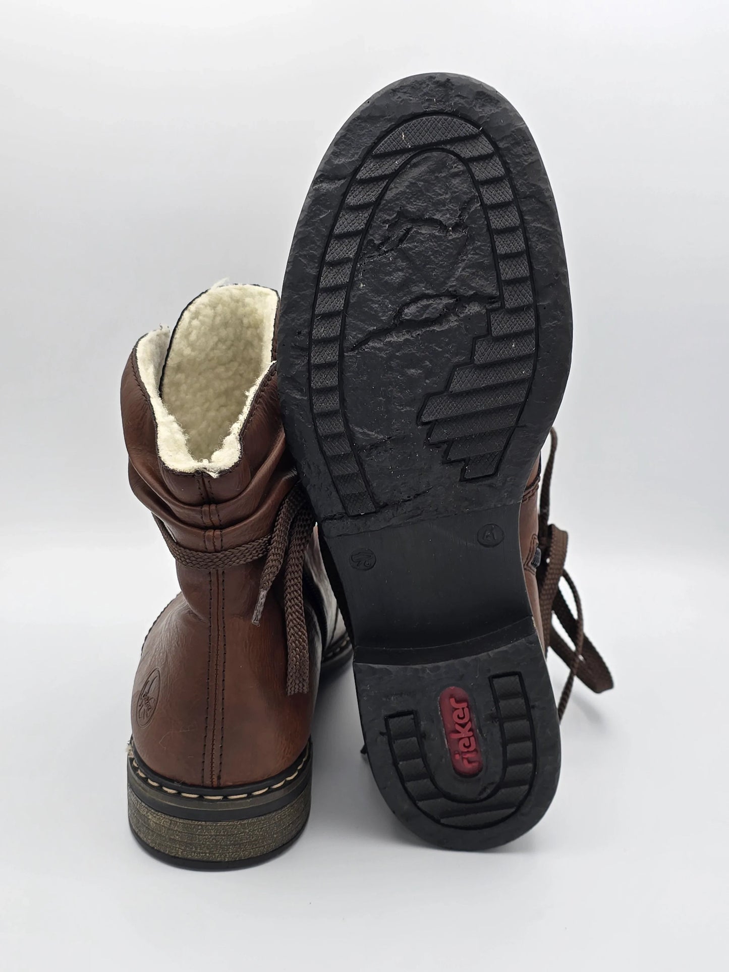 Braune Damen Winterstiefel mit Fellfutter und Profilsohle, nachhaltige Schuhe