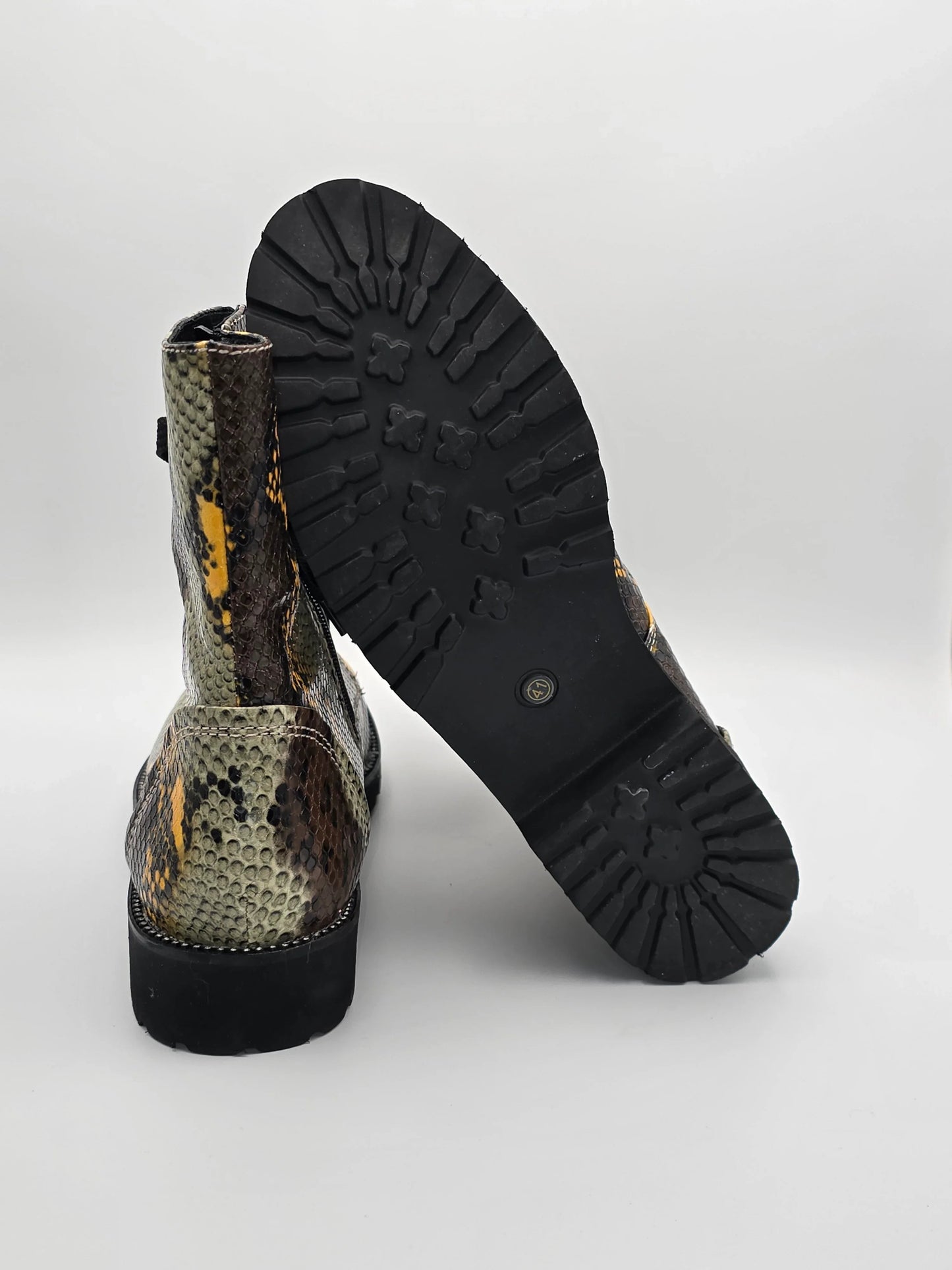 Damen Stiefelette mit Schlangenleder-Optik, gelb-braun gemustert, Profilsohle, Mode Schuhe
