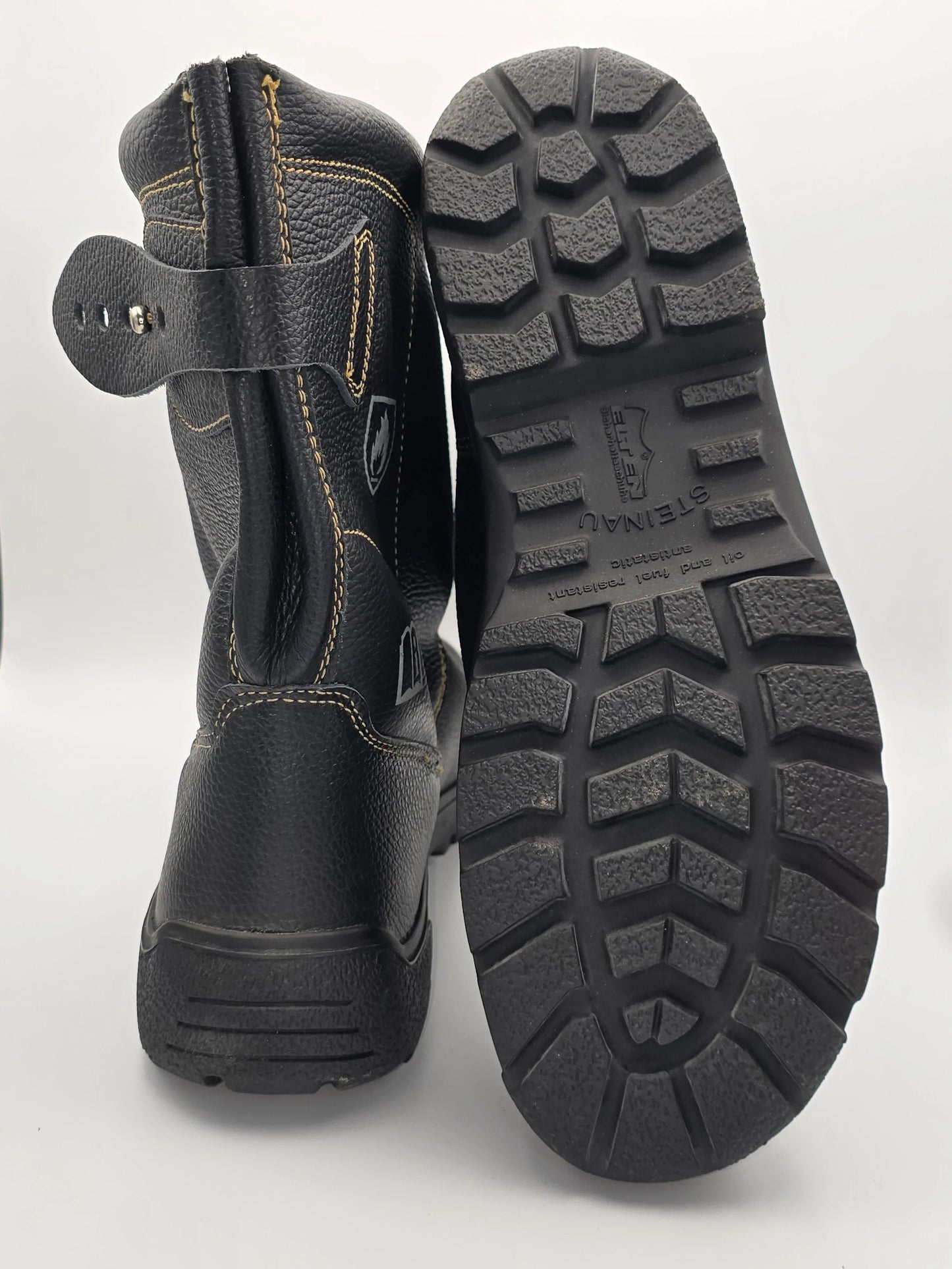 Schwarzer Sicherheitsschuh mit robuster Profilsohle, gelber Ziernaht, Leder, Mode Schuhe