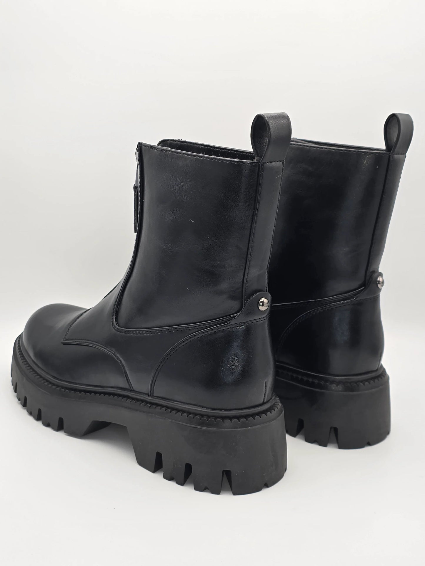 Schwarze Chunky Boots aus Leder mit dicker Profilsohle, nachhaltige Mode Schuhe