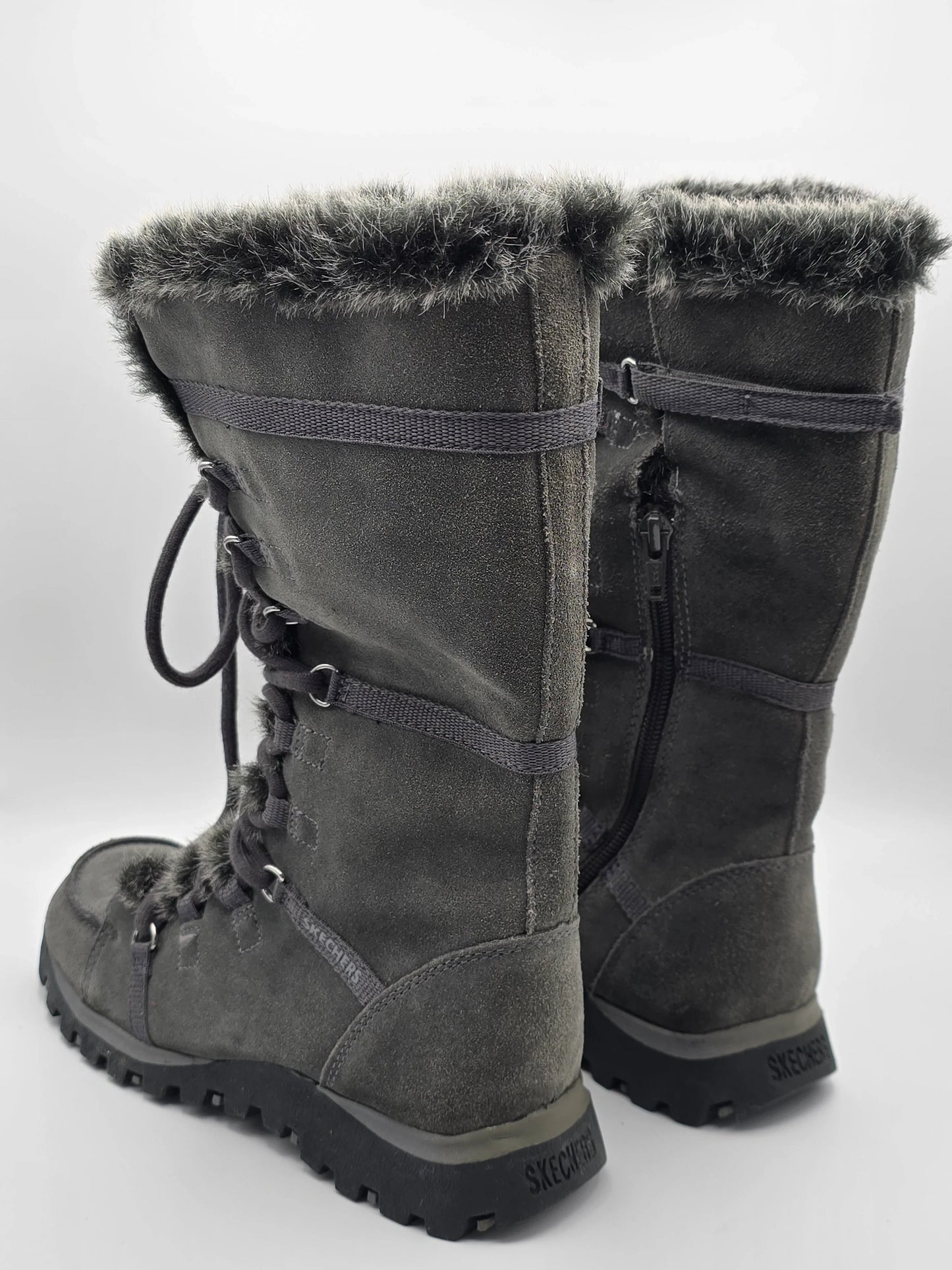 Dunkelgraue Winterstiefel aus Wildleder mit Kunstfellfutter und Profilsohle, Damenmode