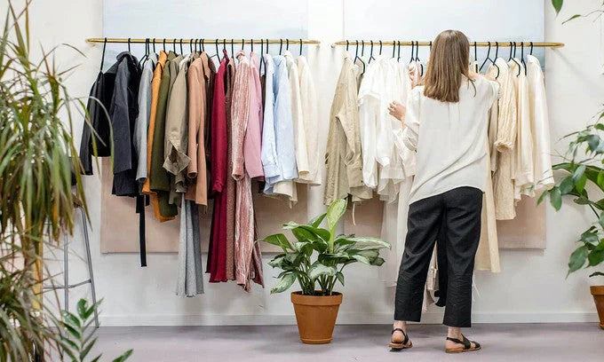 Second-Hand Kleidung kaufen – nachhaltig, günstig und stylisch