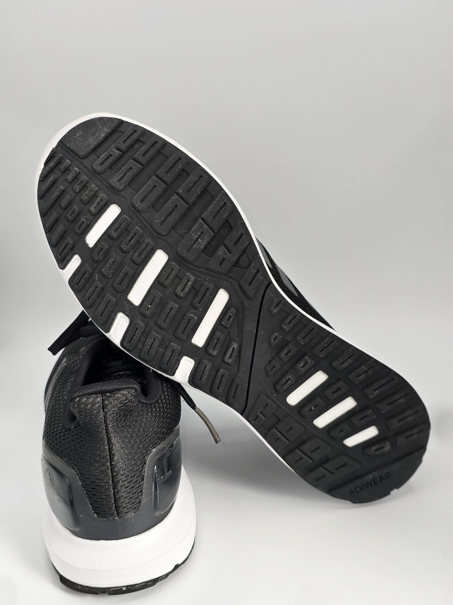 Adidas Herren Sneaker Schwarz – Leichte Sportschuhe Alltag (Gr. 45,5)