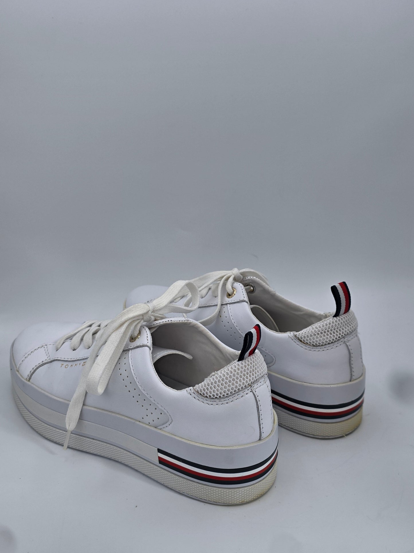 TOMMY HILFIGER Damen Sneaker Weiß – Plateau Schuhe mit Logo Detail (Gr.38)