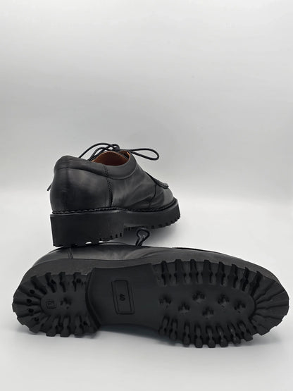 Schwarzer Schnürschuh mit Profilsohle, nachhaltige Mode, Damen oder Herren Schuhe