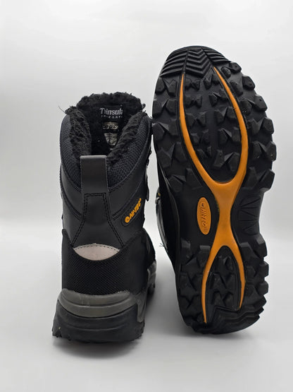 Schwarze Herren-Wanderschuhe mit Profilsohle, Winterfutter, Outdoor-Stiefel, Nahaufnahme