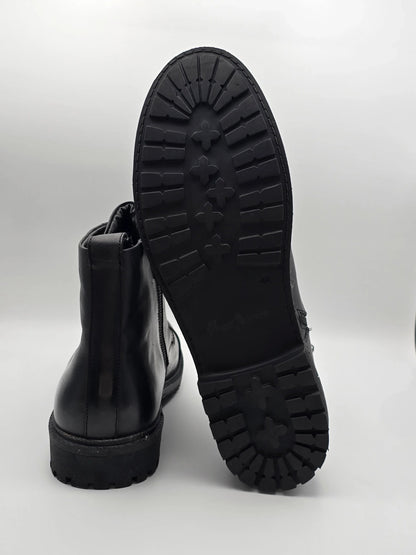 Schwarze Lederstiefel mit markanter Profilsohle, Mode Schuhe für Herbst und Winter