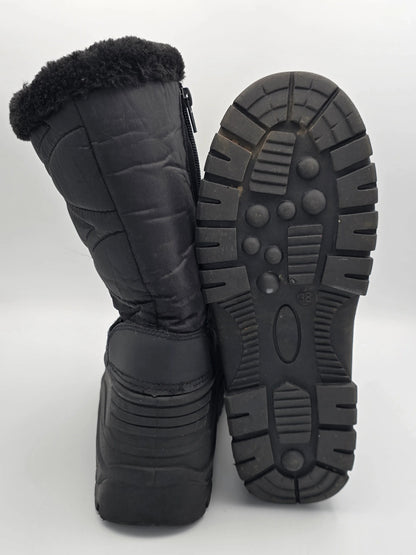 Schwarzer Winterstiefel mit dicker Profilsohle und Futter, nachhaltige Mode Schuh