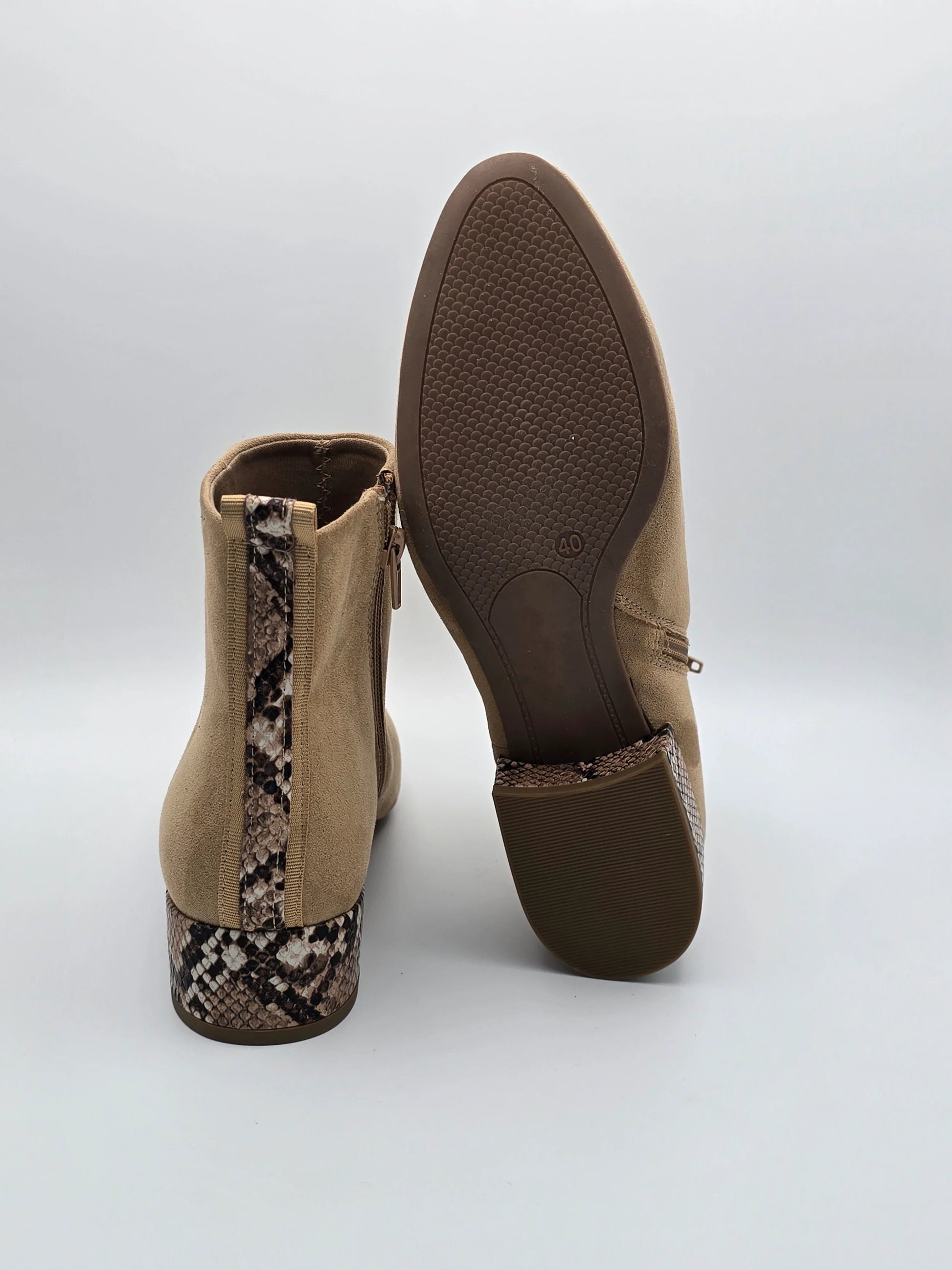 Beige Damen Stiefeletten mit Schlangenleder-Details und flachem Absatz, nachhaltige Mode