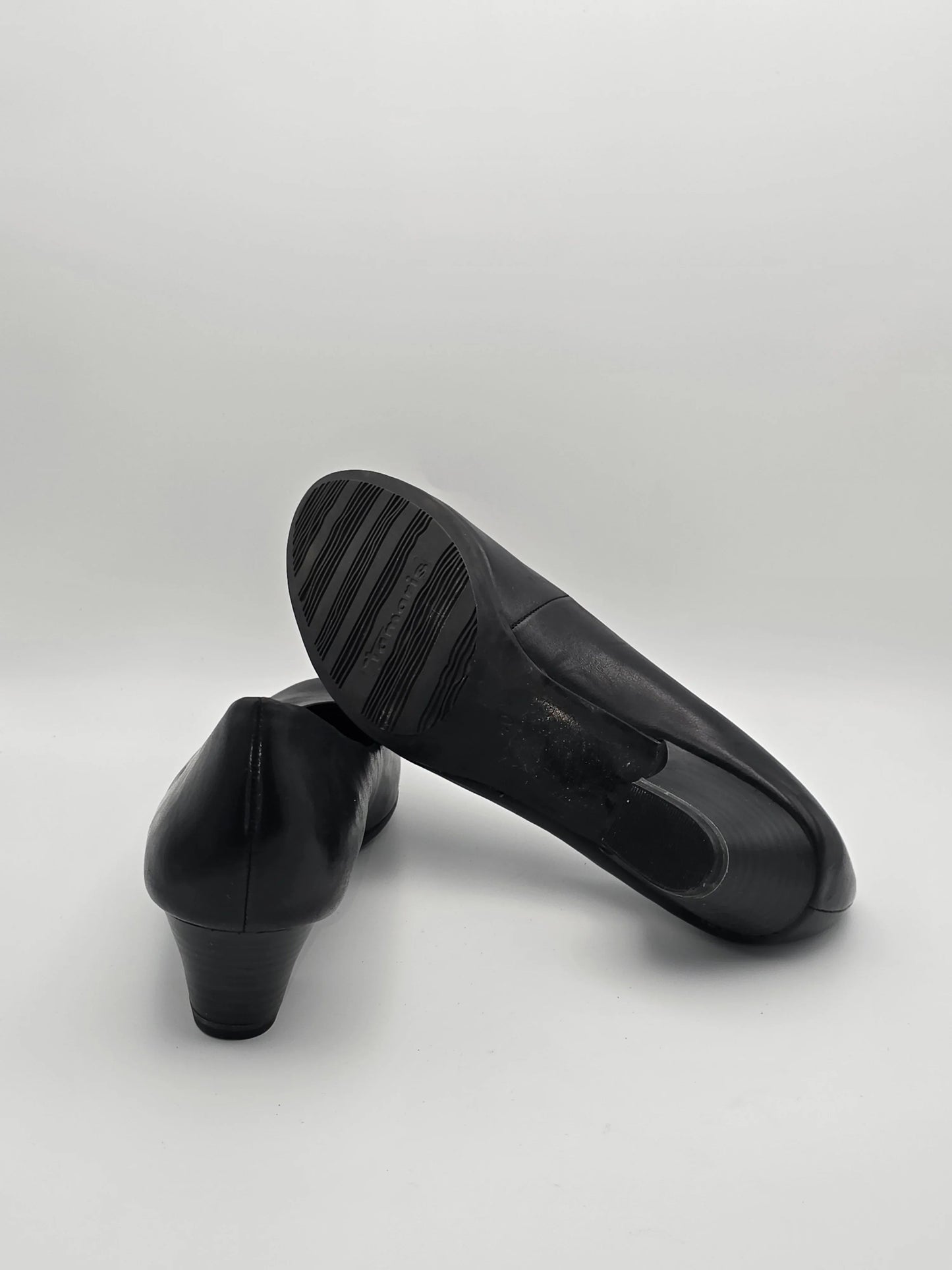 Damen Halbschuhe schwarz, kleiner Absatz, klassische Mode, nachhaltige Schuhe