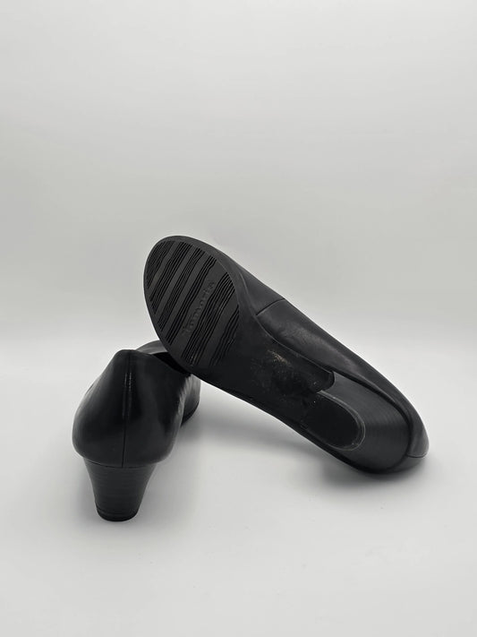 Damen Halbschuhe schwarz, kleiner Absatz, klassische Mode, nachhaltige Schuhe