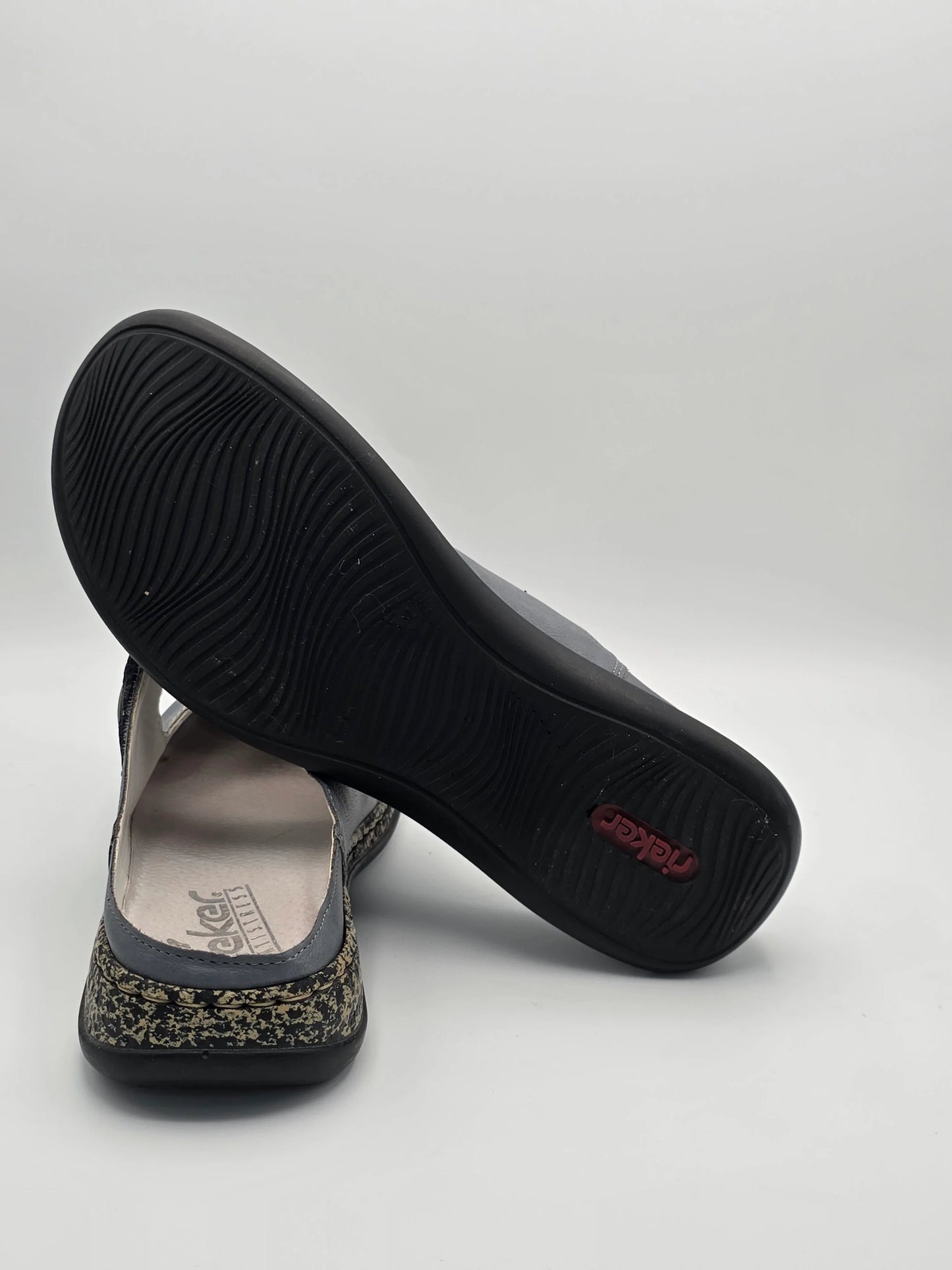 Damen Ballerinas mit schwarzer Sohle und grauem Muster, nachhaltige Mode Schuhe