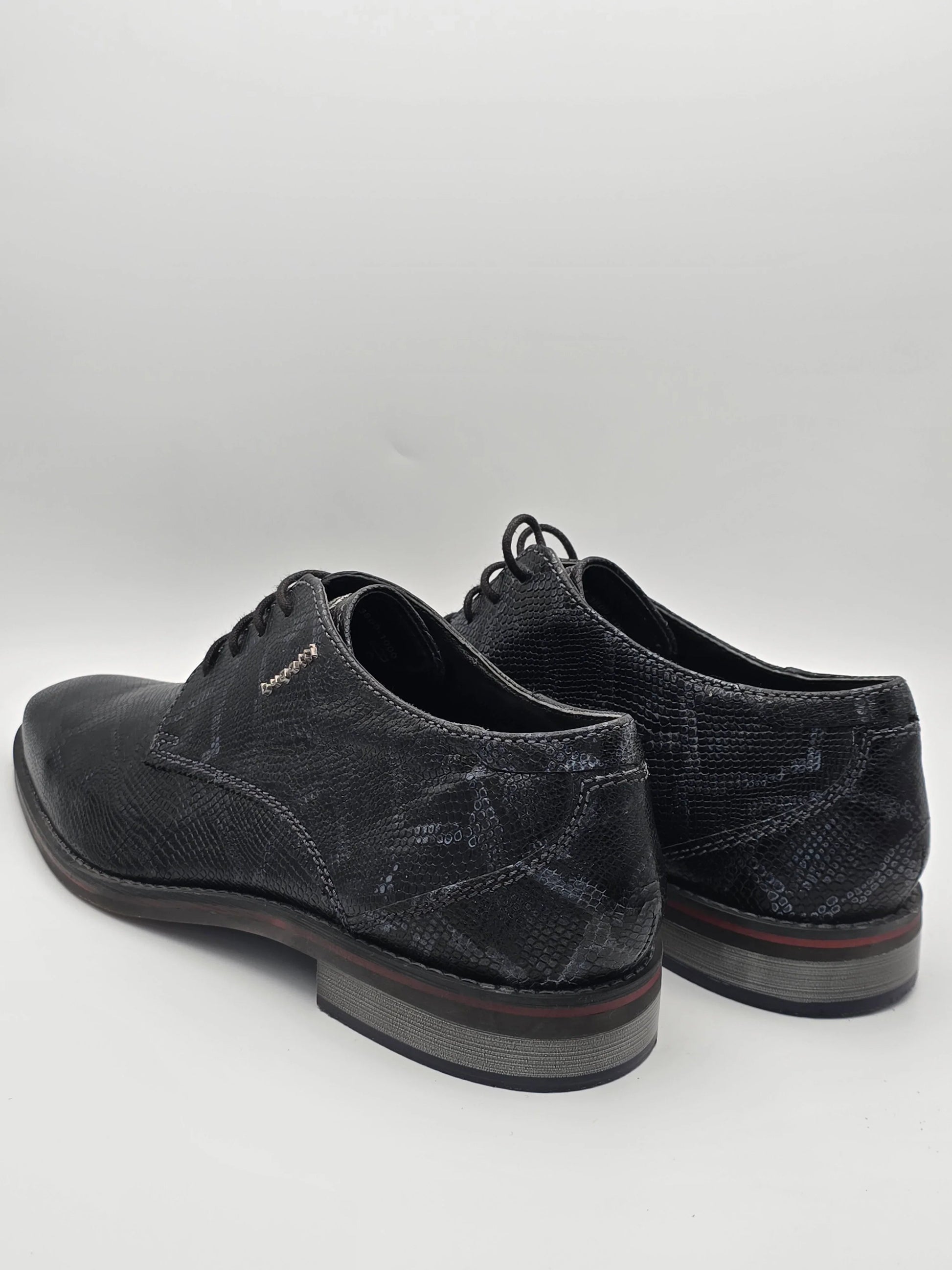Herren Schnürschuhe in Schwarz mit Strukturoptik, elegante Mode, nachhaltige Schuhe