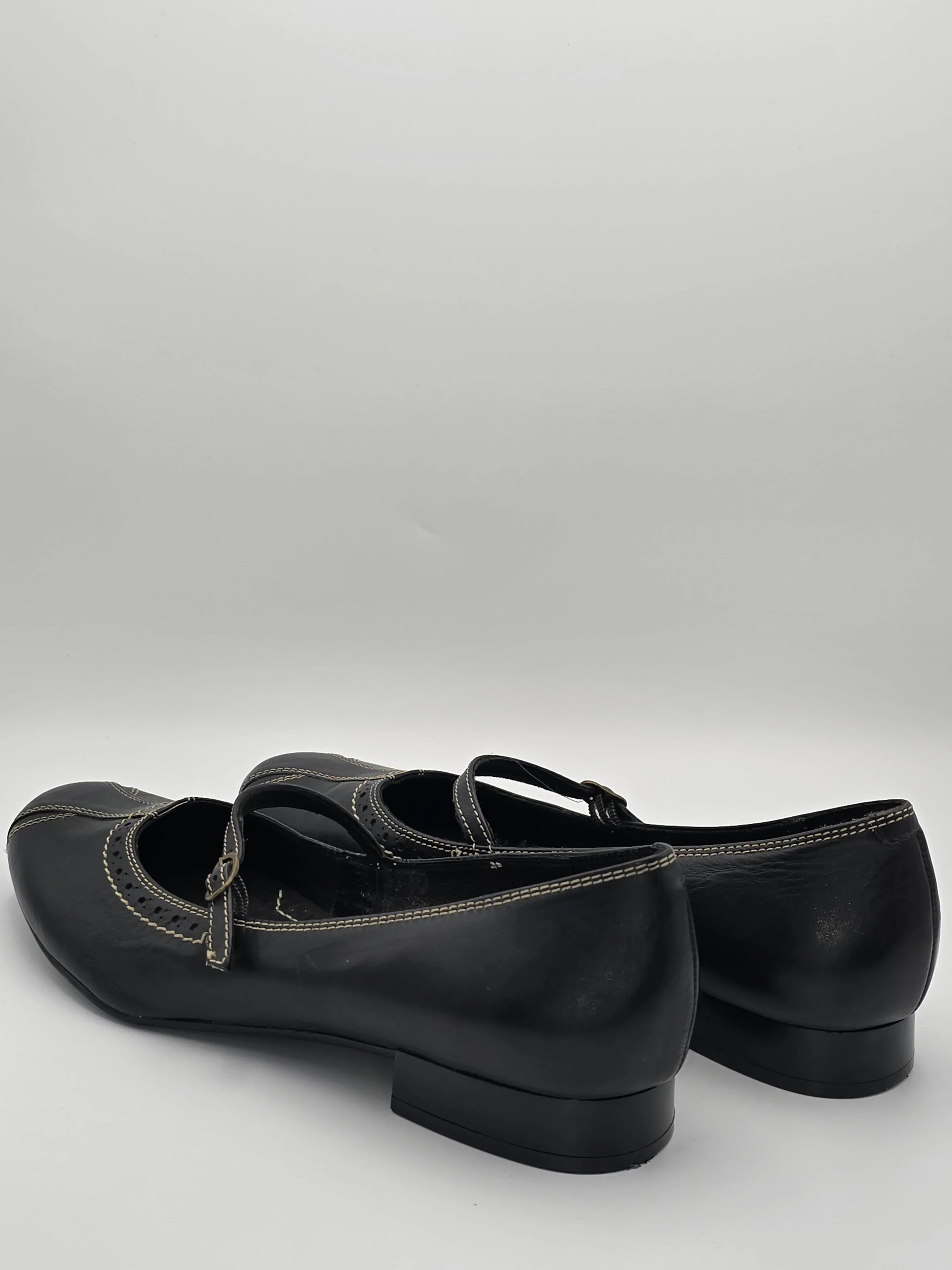 Schwarze Mary Jane Schuhe mit Riemen, flachem Absatz und Kontrastnähten, Mode Damenschuhe