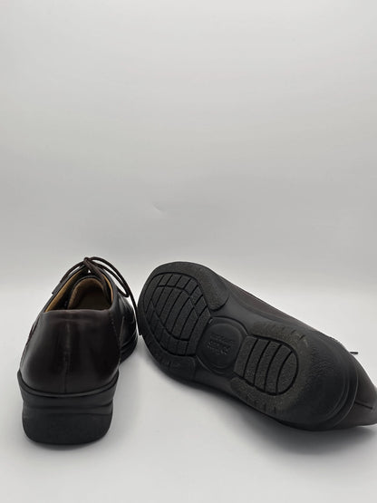 Braune Herrenschuhe aus Leder mit robuster Sohle, elegante Mode, nachhaltige Schuhe
