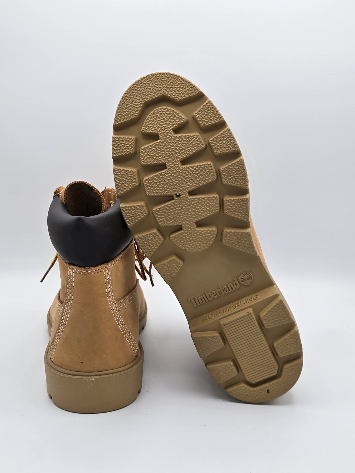 Beige Timberland Boots mit Profilsohle, nachhaltige Mode für Herbst und Winter