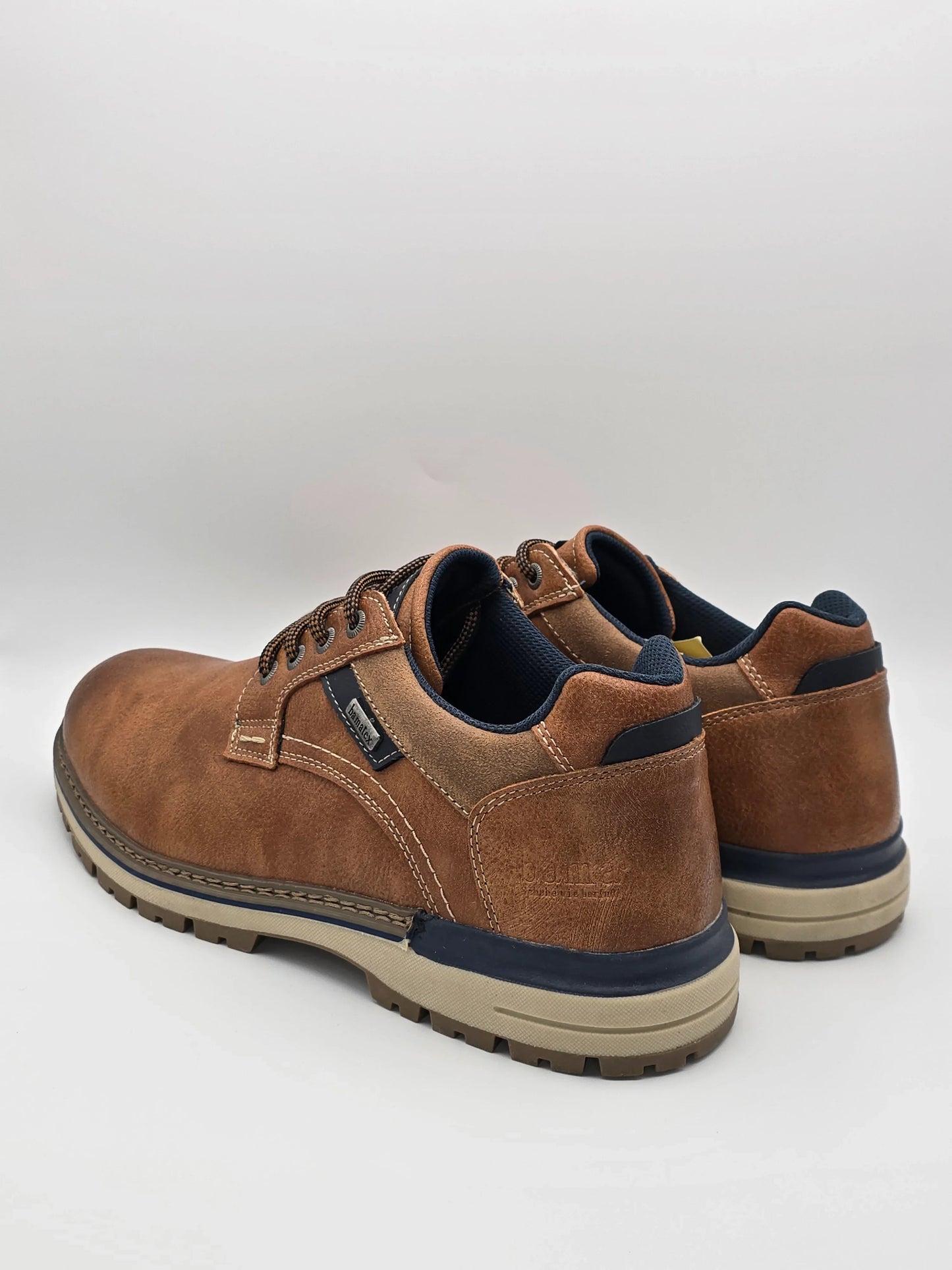 Braune Herrenschuhe aus Leder mit Profilsohle, sportlich-robustes Design, Mode für Herren