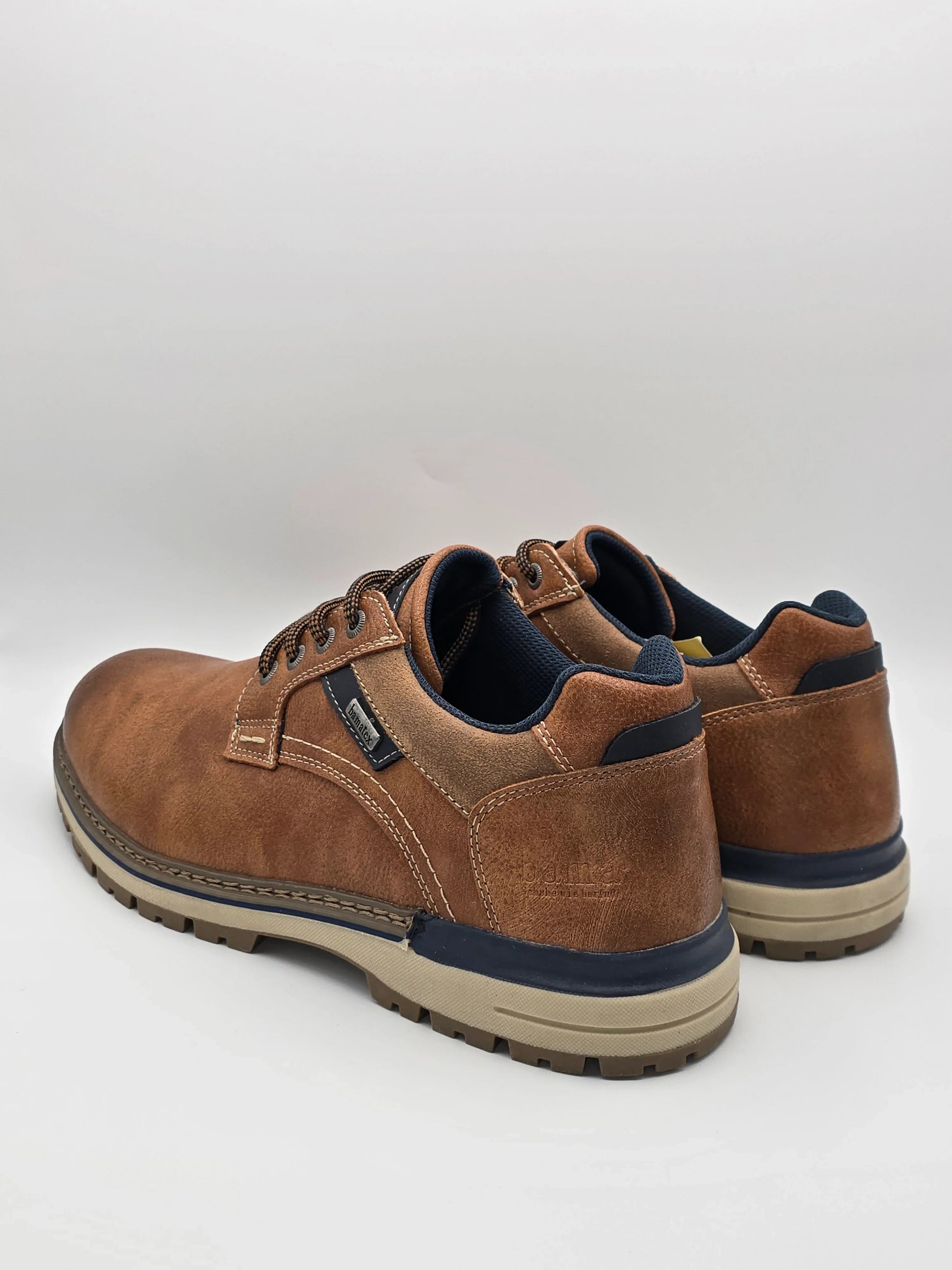 Braune Herrenschuhe aus Leder mit Profilsohle, sportlich-robustes Design, Mode für Herren