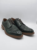 Grüne Herren Brogue Lederschuhe mit Lochmuster und brauner Sohle, stilvoll und elegant