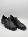 Schwarze Leder-Slipper für Damen mit Blockabsatz und Nieten-Detail, nachhaltige Mode