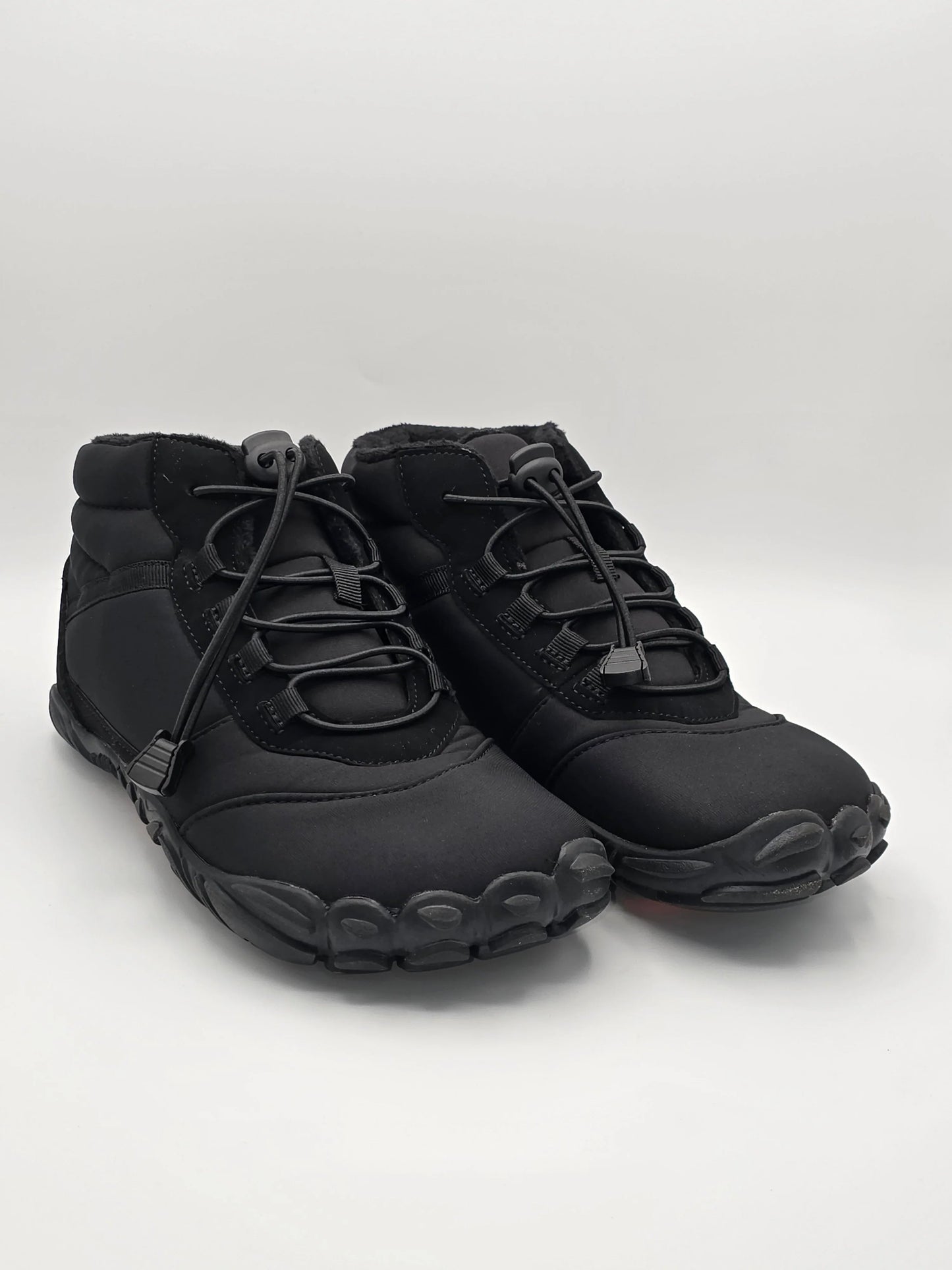 Schwarze Barfußschuhe mit Zehenform, nachhaltige Mode, minimalistisches Design