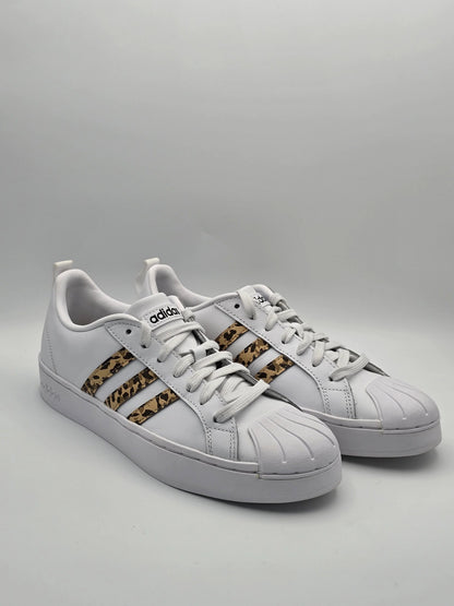 Weiße Sneaker mit Leopardenmuster Streifen, nachhaltige Mode, Damen Schuhe Gr. 40