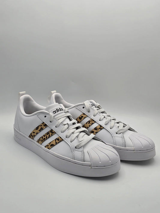 Weiße Sneaker mit Leopardenmuster Streifen, nachhaltige Mode, Damen Schuhe Gr. 40