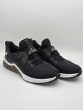 Schwarze Sneaker mit weißer Sohle, modernes Design, nachhaltige Mode Schuhe