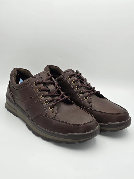 Braune Herrenschuhe aus Leder mit Schnürung, robuste Sohle, modern und nachhaltig