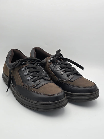 Braune und schwarze Sneaker aus Leder mit Schnürung, modisch, nachhaltige Schuhe
