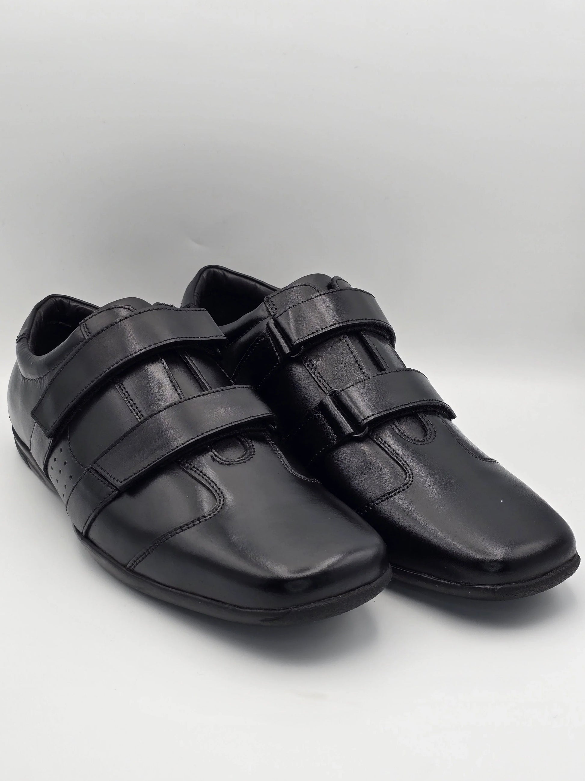 Schwarze Herren Schuhe mit Klettverschluss, modisch, elegant, nachhaltige Mode