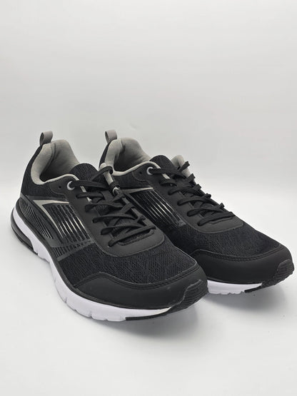 Schwarze Sneaker mit weißen Sohlen, modisches Sportschuh Design, nachhaltige Schuhe