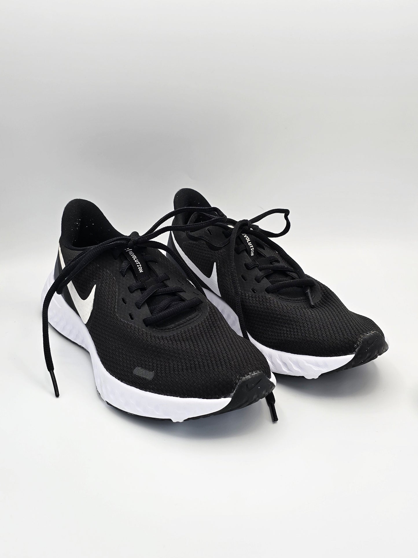 Nike Revolution Sneaker Schwarz – Damen Laufschuhe (Gr. 39)
