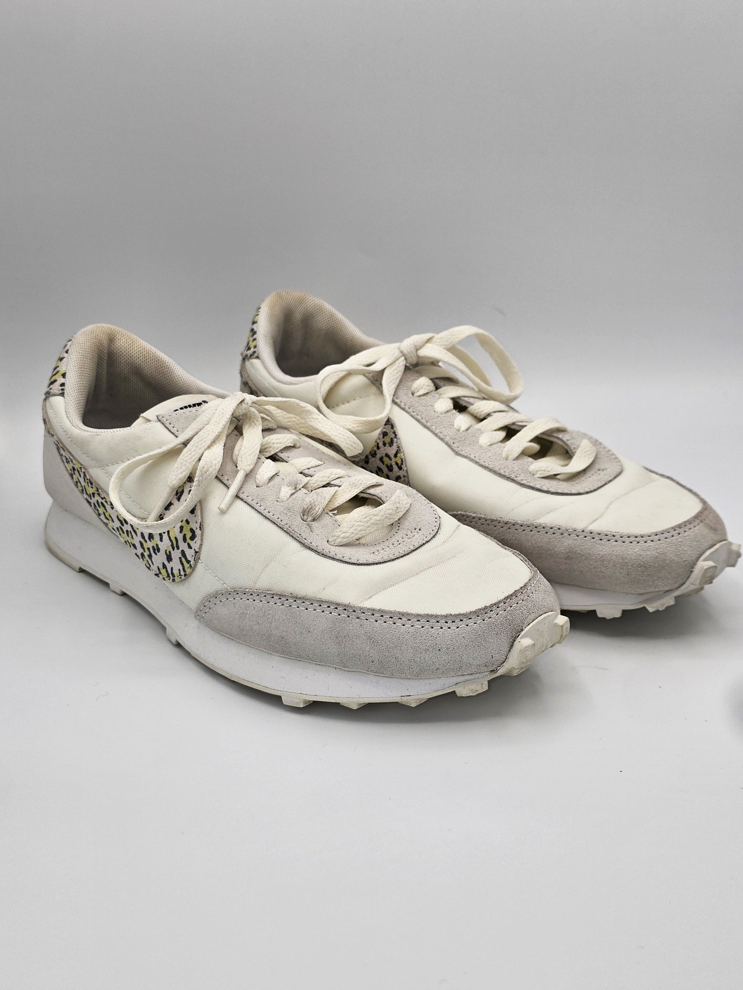 Nike Sneaker Beige Leo – Damen Retro Schuhe (Gr. 39)