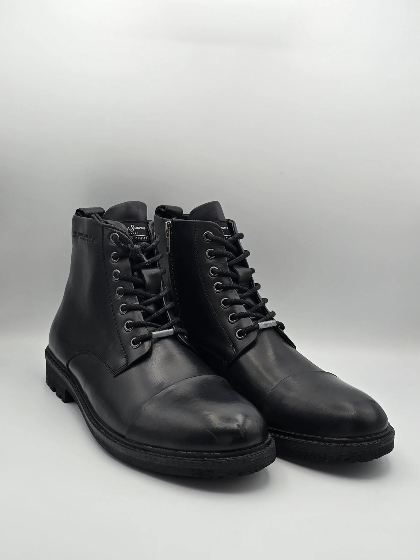 Schwarze Herren Lederstiefeletten mit Schnürung, klassische Mode Schuhe, nachhaltiger Stil