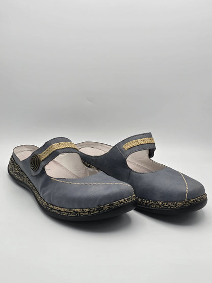 Damen Mary Jane Schuhe in Grau mit gelbem Zierstreifen und runder Applikation, nachhaltige Mode