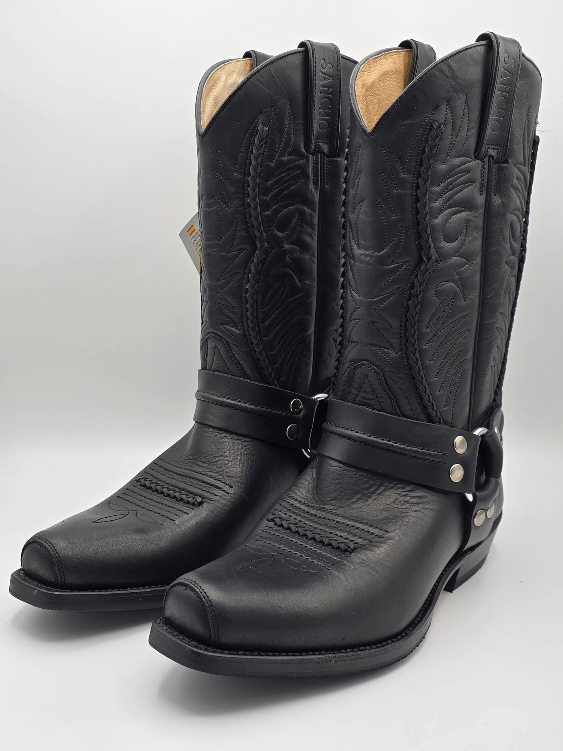 Schwarze Cowboy Stiefel aus Leder mit Stickerei und Metallschnallen, nachhaltige Mode