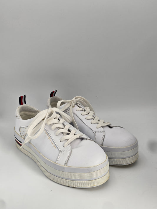 TOMMY HILFIGER Damen Sneaker Weiß – Plateau Schuhe mit Logo Detail (Gr.38)